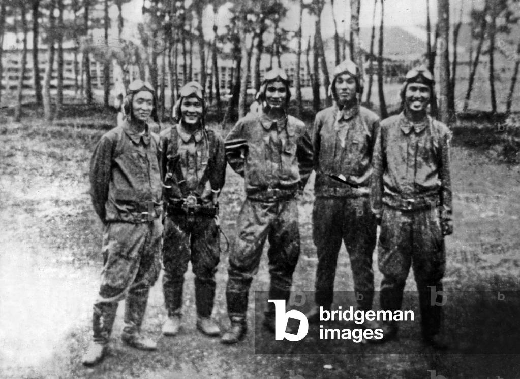 Senior officer cadets of japanese aviation at Utsunomiya school (Japan), 2nd on l : kamikaze Ryuji Nagatsuka, photo taken in Mibu airfield august 1944