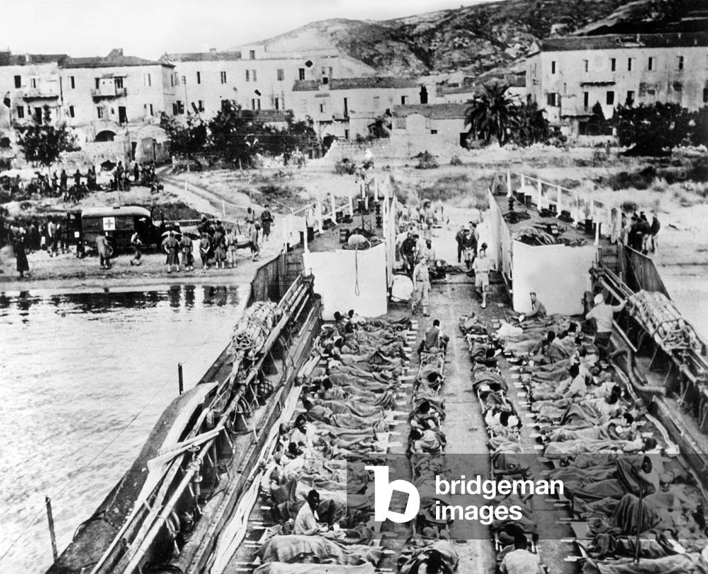 wounded allied soldiers after the landings on Elba island, Italy, june 17, 1944 during Italy campaign