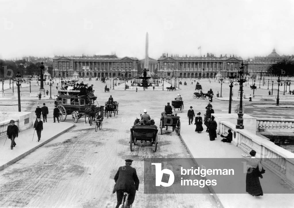 Concorde square in Paris in 1906 with the obelisk