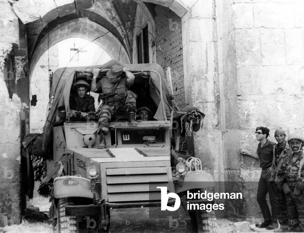 Israeli soldiers entering Jerusalem during the Six Days War, 7th June 1967 (b/w photo)