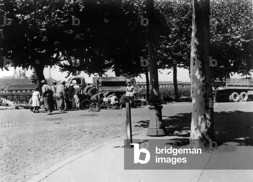 La liberation of Lyon : battle in the city on Rhone 's quays the 3rd september 1944