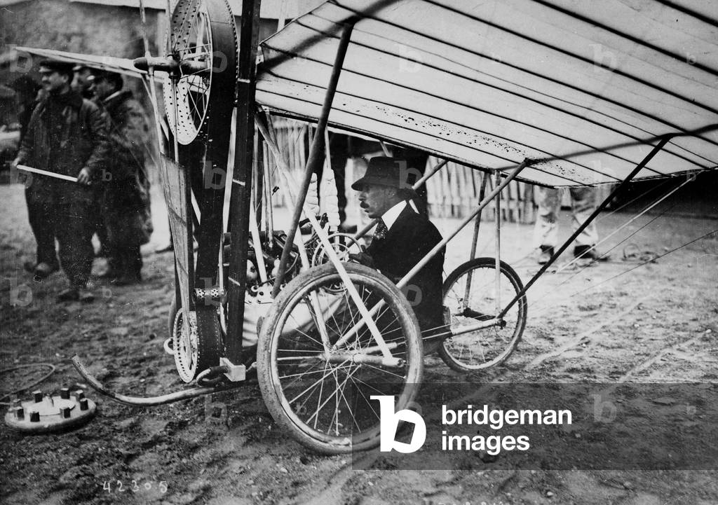 Alberto Santos-Dumont (1873-1932) brazilian aviator in his plane 19bis in 1907