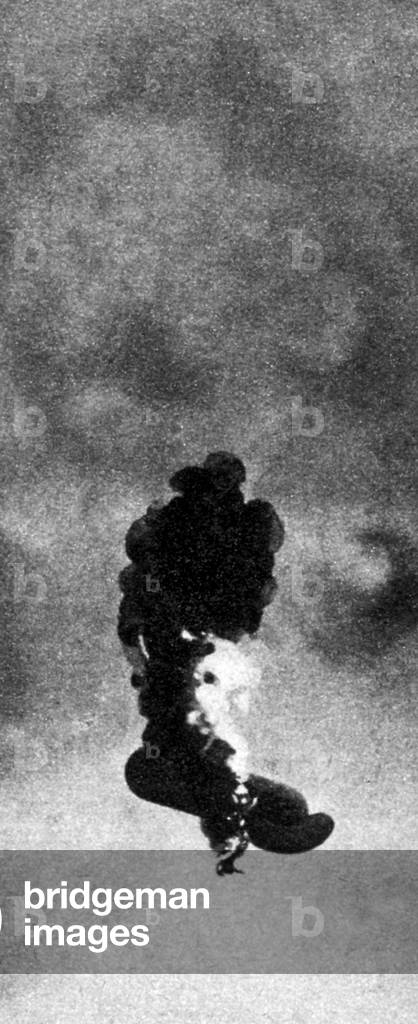 German plane attacking a captive balloon : 2) bombs having been dropped by the airmen, the balloon bursts into flames 1918