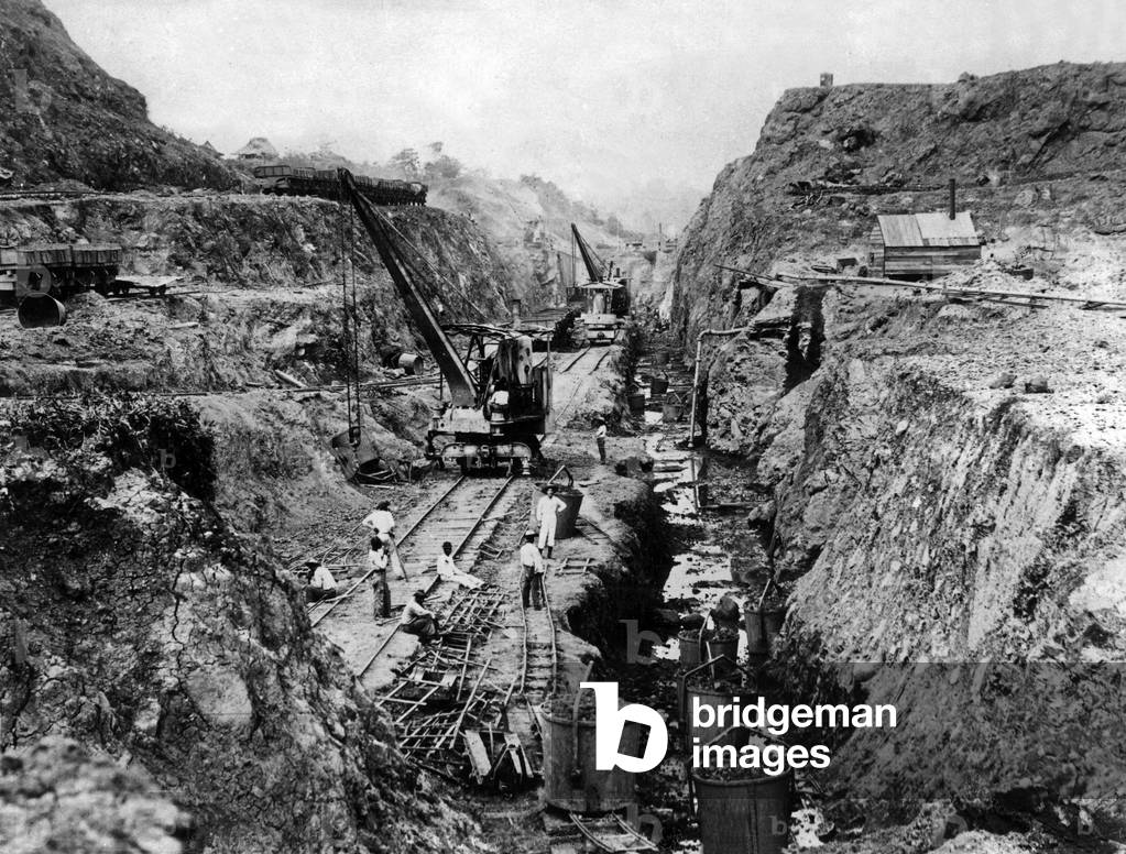 clearing of Panama canal between 1879 and 1914 to link Pacific and Atlantic oceans under the leadership of FerdinanddeLesseps