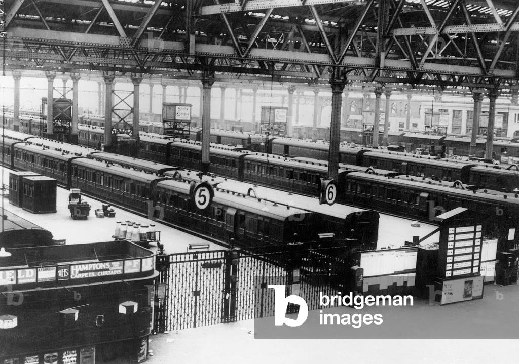 Strike of railway workers in England, october 1919
