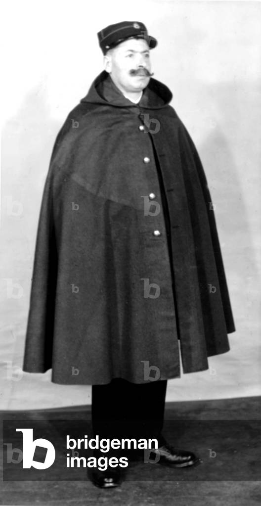 A French factor wears with a cape and a cap about 1930