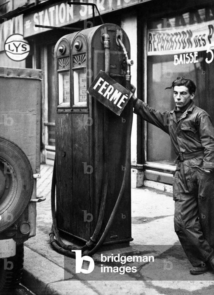 Strike of the petrol traders on february 11, 1947 to ask for the fall in petrol prizes