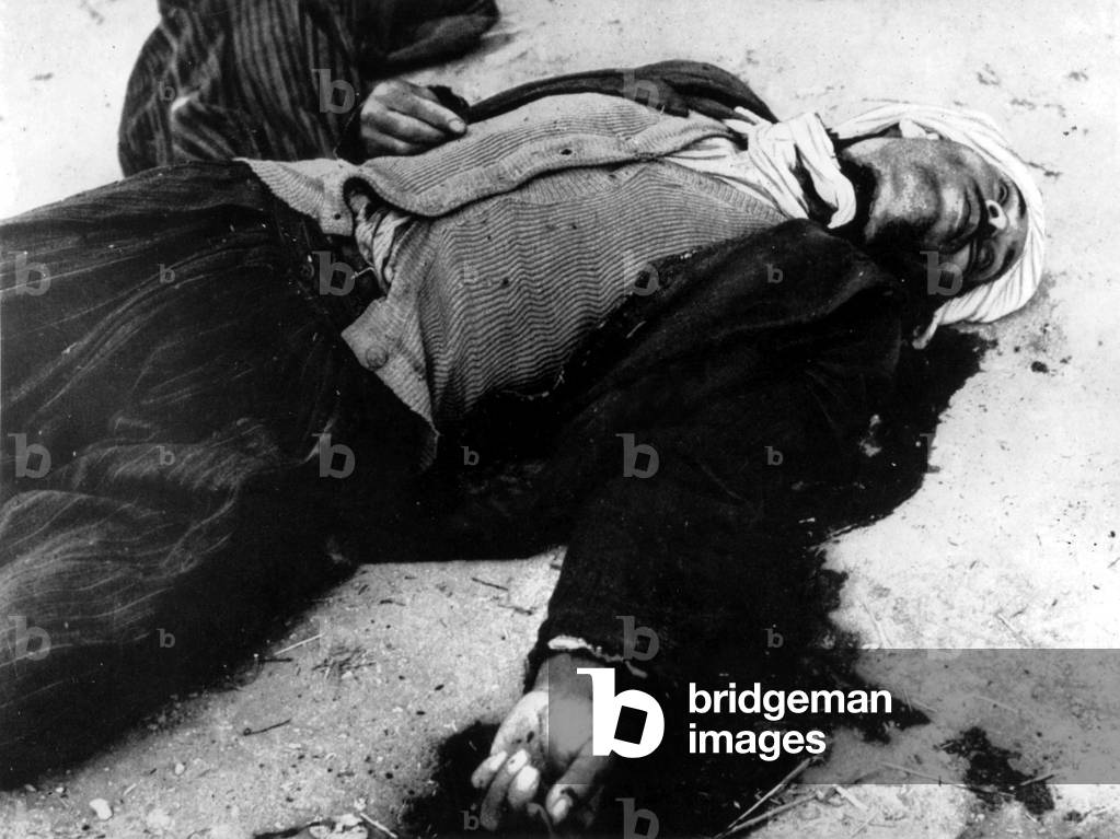 dead man who had his throat cut because he worked for europeans, in Ain-Temouchent, 1956 at the time of the war in Algeria
