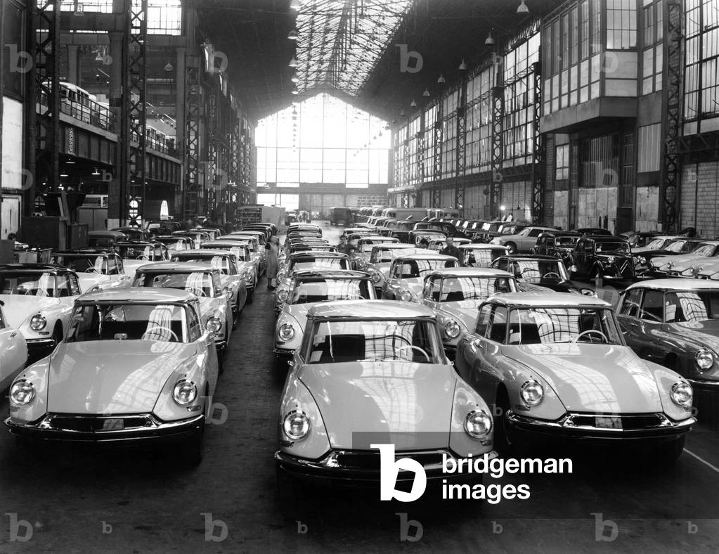 DS car in Citroen factory, 50's