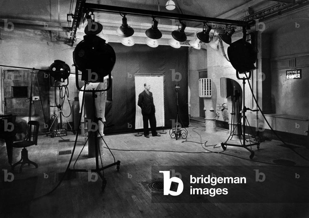 studio of television in Paris c. 1936 (in 1935 : 1st public tvprogram are broadcasted)