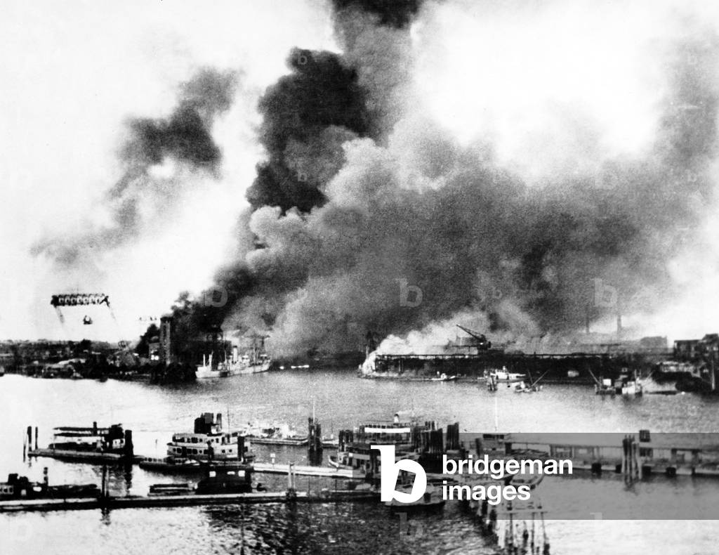 Allied bombings over Hamburg harbour july 1943, photo NARA