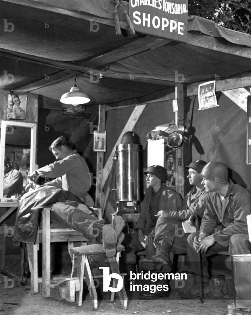 american soldiers waiting for shaving at 
