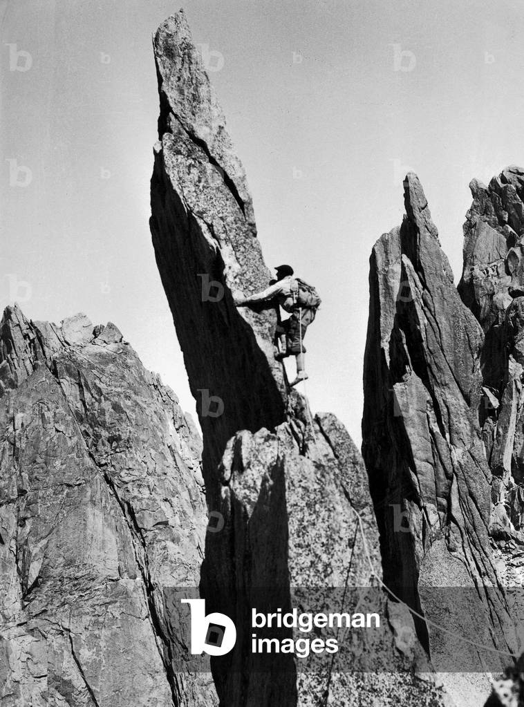 Ascent of the Aiguille des Ciseaux in the massif of Mont Blanc, Chamonix, Alps, c. 1910