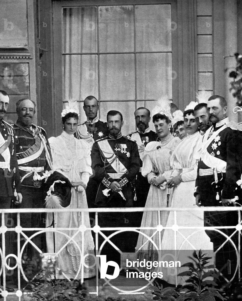 imperial Romanov family in Peterhof l-r Grand Duke Paul, Prince of Schaumbourg Lippe, czarina Alexandra Fedorovna, Grand Duke Alexander (back), csar Nicolas II , Duke of Leuchtenberg (back), duchess Vladimir, Princess Eugenie Maximilianovna of Oldenbourg, duchess of Leuchtenberg, Grand Duke Sergei, Grand Duke Vladimir