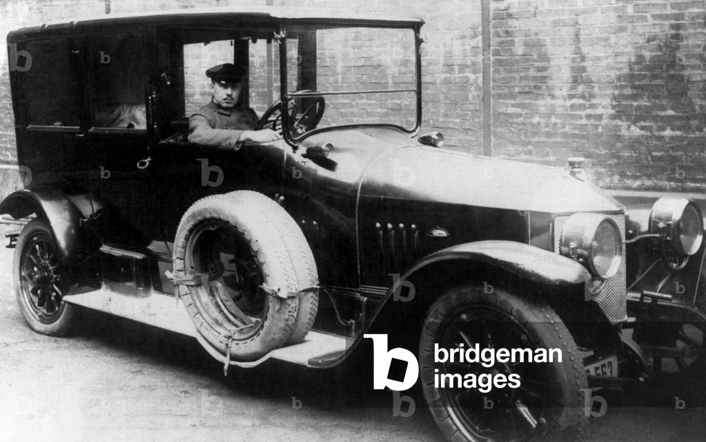 French cab in 1916 (it was among the requisitionned vehicles during the Marne cab operation in september 1914)