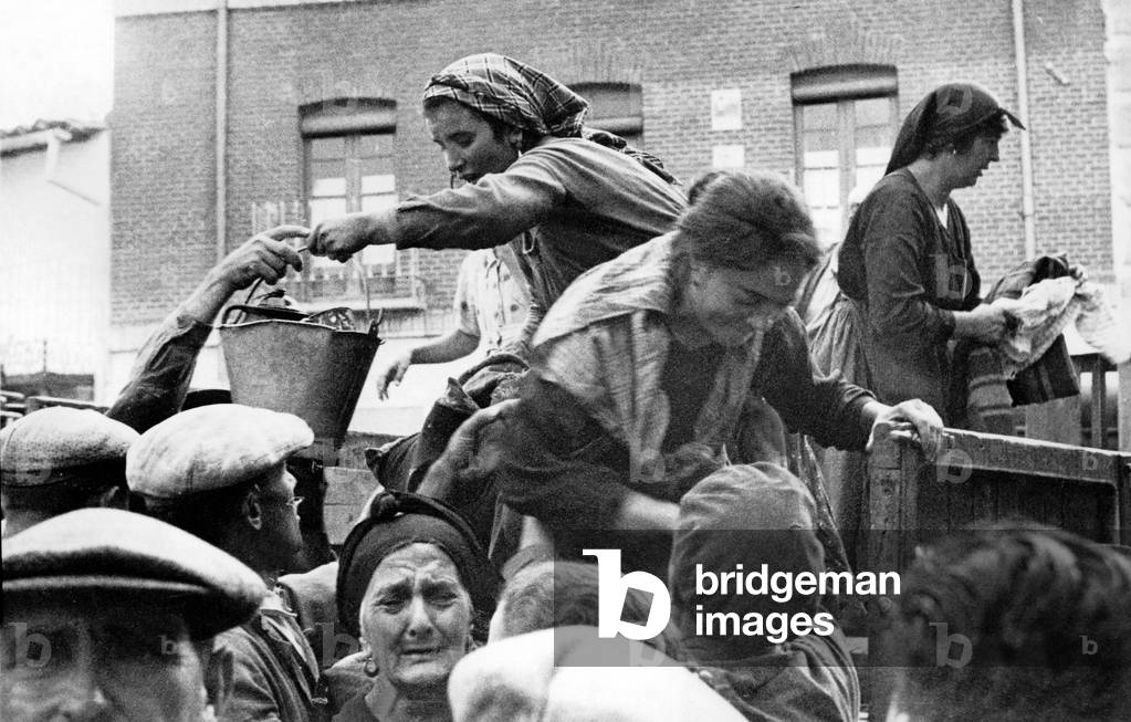 Women in the village of Navalmoral de la Mata in Estremadura (republican anti-francoist) giving food and meals in september 1936 during the Spanish civil war