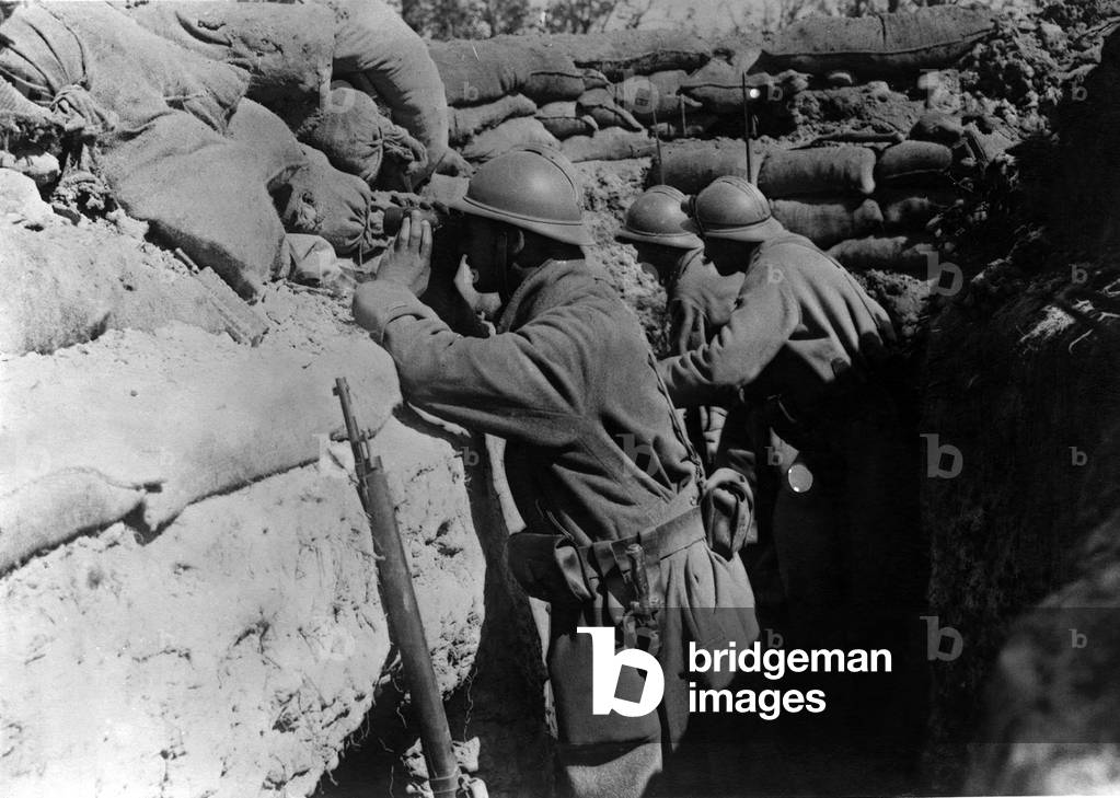 French watchmen hide in a trench supervise the first line of the front between 1914 and 1918