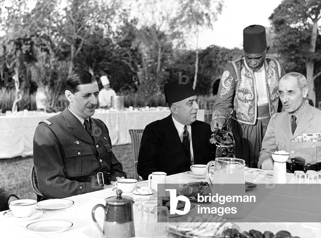 French general Charles de Gaulle with egyptian minister Hussein Sirry Pacha with French General Georges Catroux commander of Free French Forces in Syria an Lebanon, april 9, 1941 in Cairo