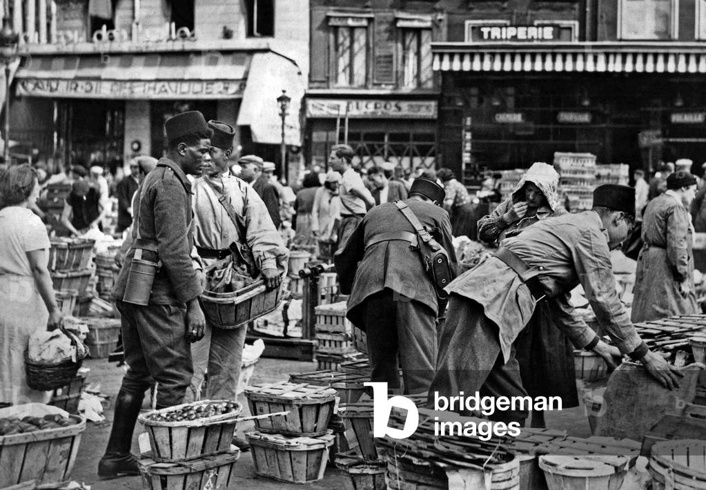 Paris, september 5, 1939 : provision of fresh supplies for French troops (here black soldiers of French colonial army)