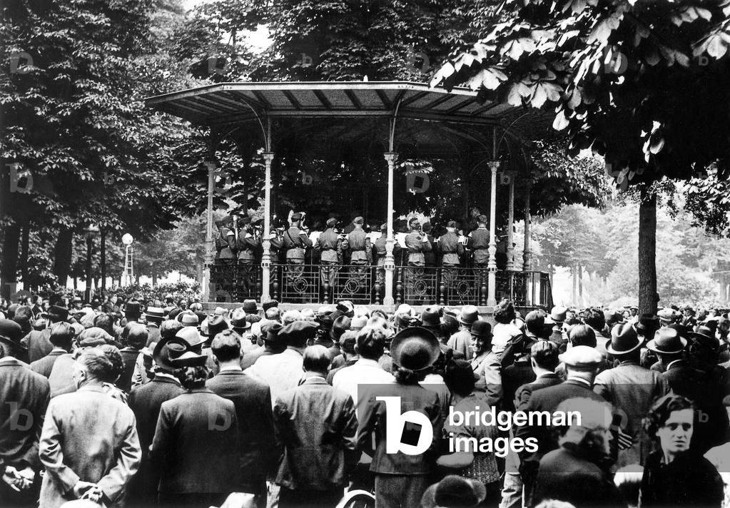 German military (air force, luftwafe) giving a concert in Jardin de Paris  August 01 1940 collection BNF Paris