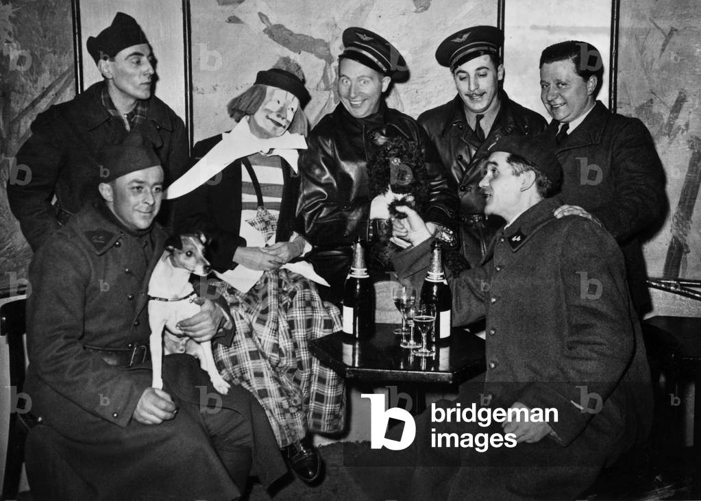 French singer Charles Trenet (c) with his friends, jan 1940 (photo)