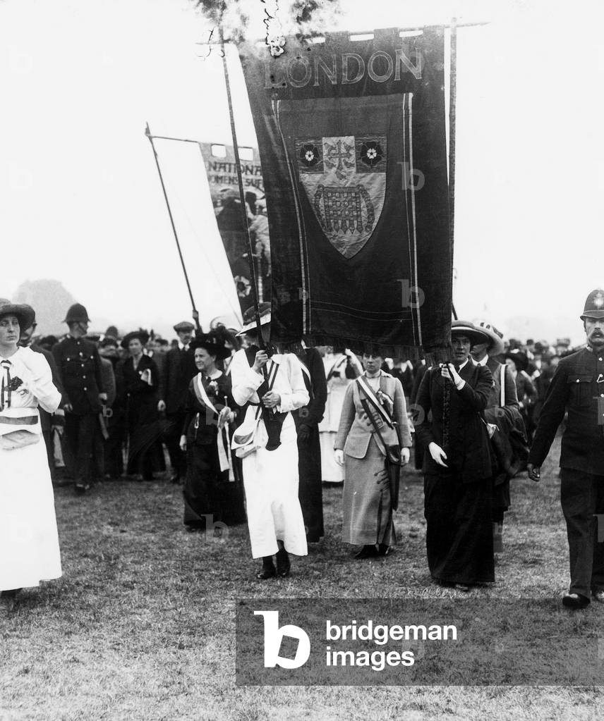 demonstration of Suffragettes in Hyde Park in London in 1913 : Mrs Fawcett (at l of the banner) arriving with contingent of London