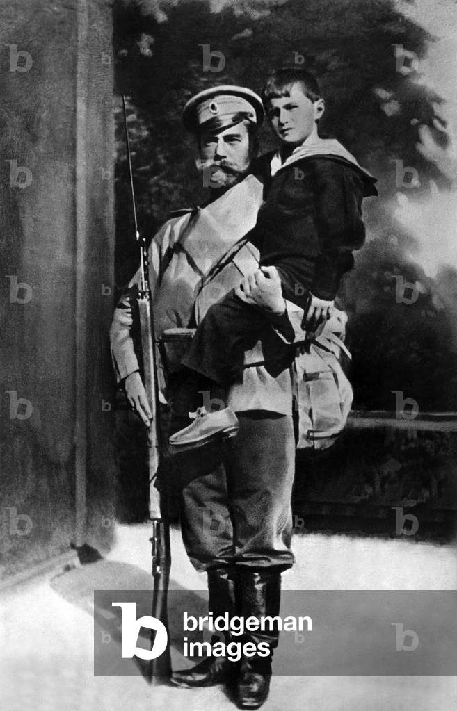czarevitch Alexis Nicolarevitch (1904-1918) haemophiliac here with his father russian czar Nicolas II (1868-1918) here c. 1912