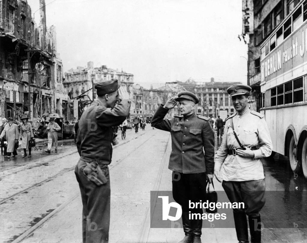 Meeting of soviet officers and amercan soldier in Berlin on july 2, 1945, photo NARA