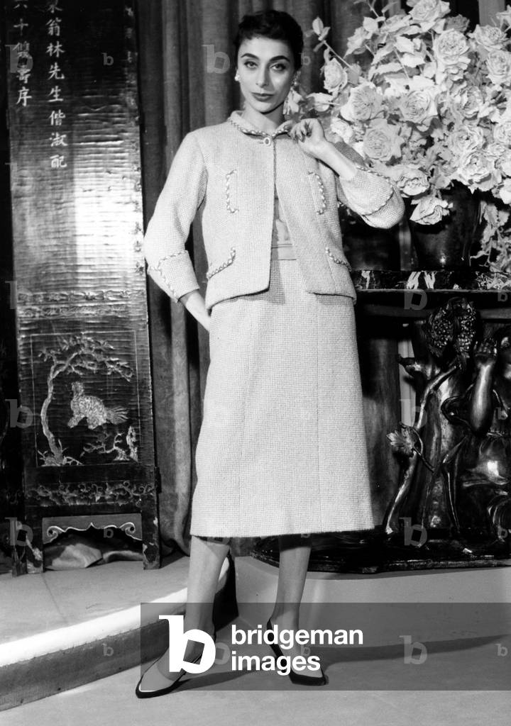 model presenting Chanel suit for spring-summer collection, 1957