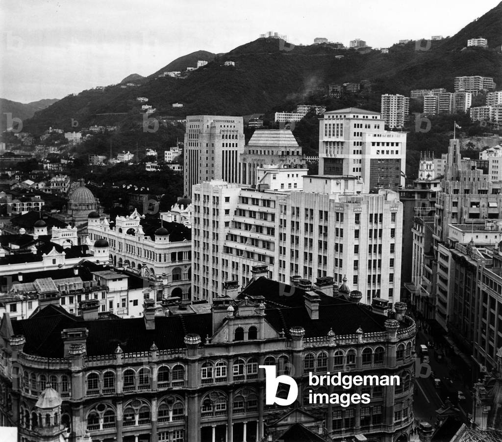 Hong Kong : downtown with China bank and Hong-Kong Shanghai bank c. 1960
