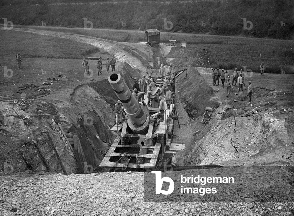 A French big gun on Somme front in july 1916