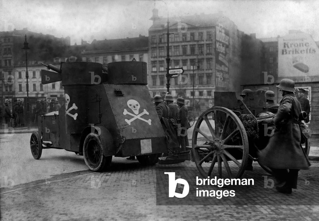 After Spartakist riot, government imosed state of siege in Berlin in 1933. To fight against the Spartakist mess, tanks, cars and flame-throwers were given to government troops. Here armoured car on Bulow place