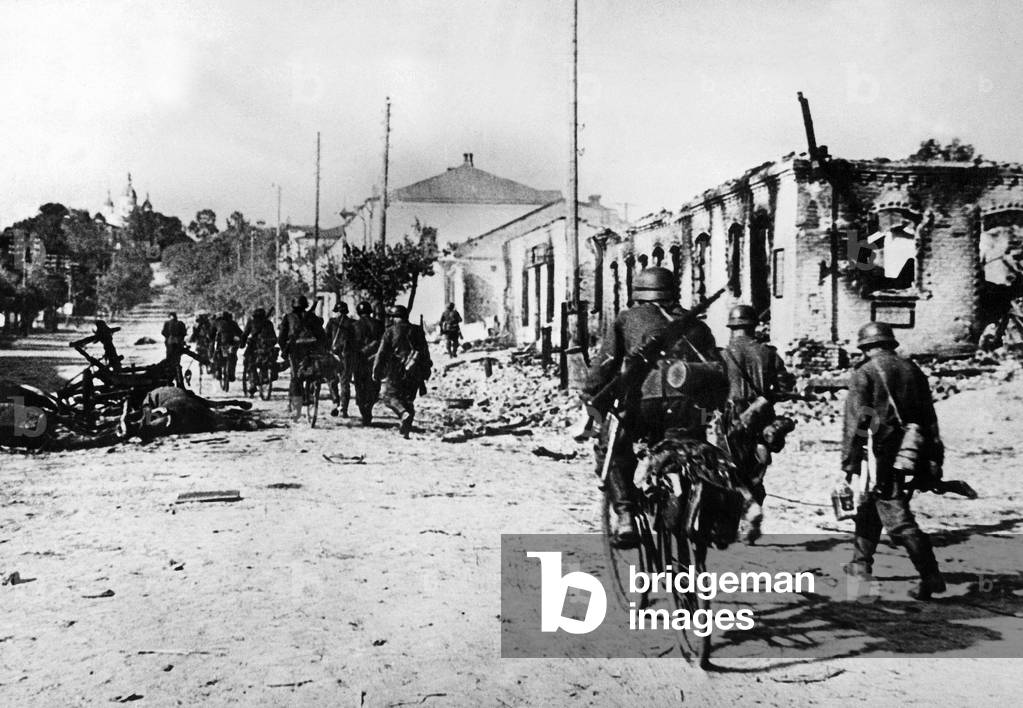 Operation Barbarossa : german troops ahead on the russian front august 1941
