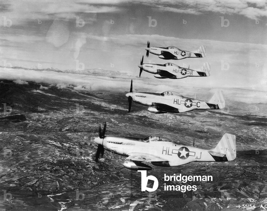 Planes Mustang P51 prototype built in 117 days, flew for 1st time in october 1940, used from 1942 in United States here over Italy during ww2