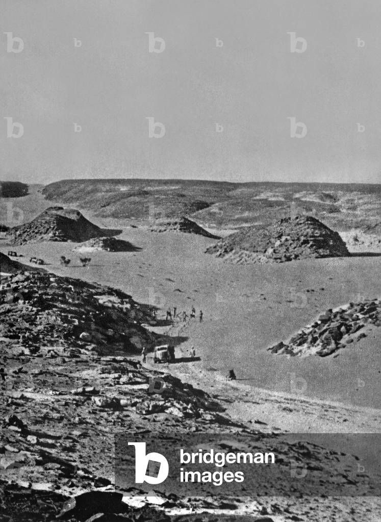 Trail in the desert between Fort-Lamy (Tchad) and Koufra (Libya) ww2