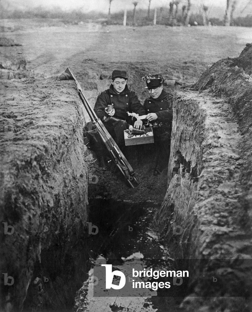 Belgian soldiers celebrating Christmas in a trench, ww1