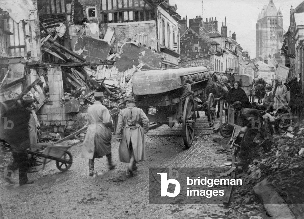 In Noyon (Oise, Picardy, France) passage of soldiers going at the front on march 20, 1917