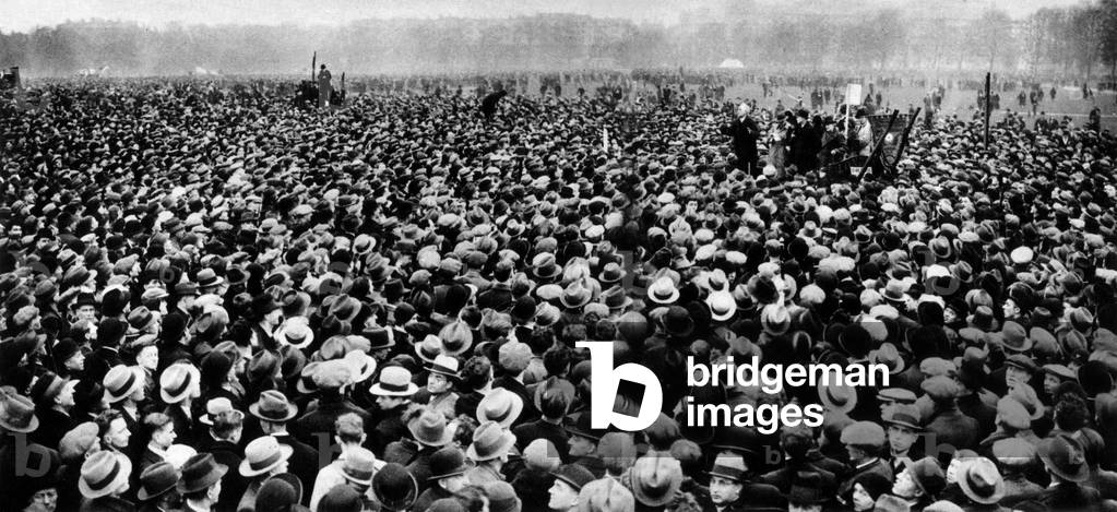 Demonstration against unemployment in Hyde Park, London, on february 5, 1933 : Labour leader George Lansbury speaking to the crowd