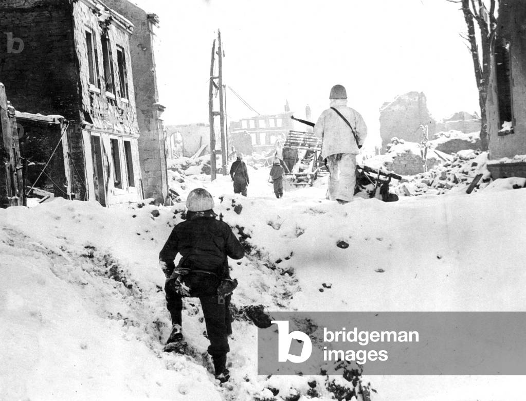 American patrol in Saint Vith, Belgium, december 1944