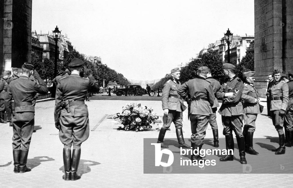 german soldiers in Paris under the Arch of Triumph june 17, 1940