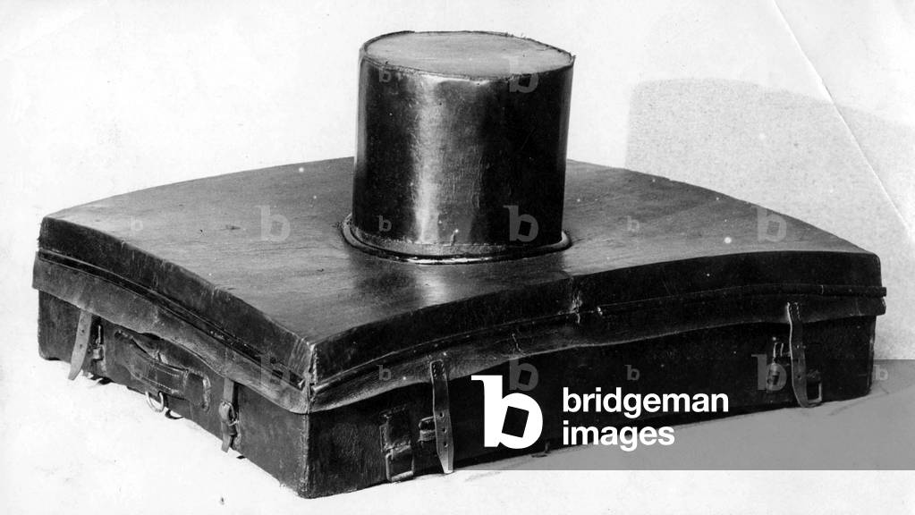 Louis Vuitton trunk made for top hat c. 1900