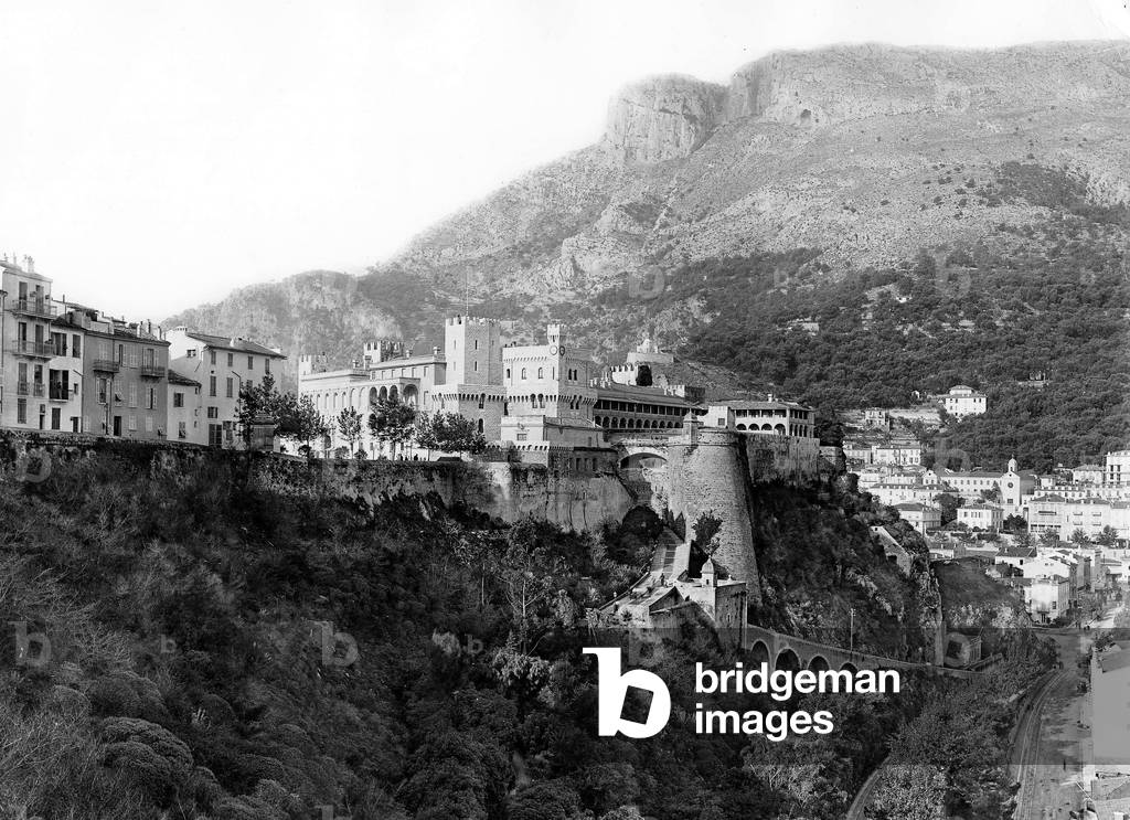 Monaco : the Palais du Prince and the rock Tete-de-chien circa 1910