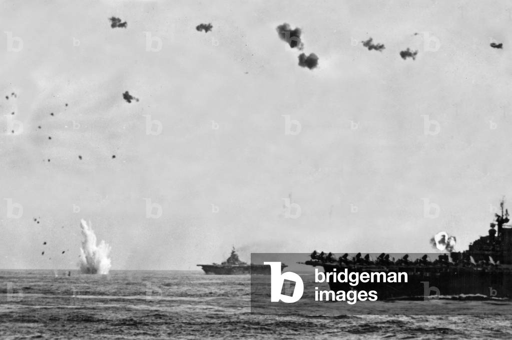kamikaze attack by japanese planes on american fleet during war of Pacific 1944-1945