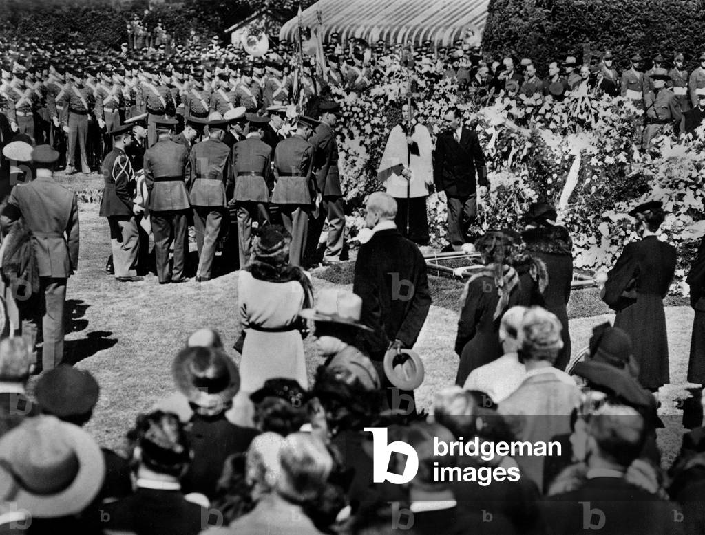 funerals of President Franklin Delano Roosevelt (who died april 12, 1945) in Hyde Park, NY with guard of honor april 14, 1945