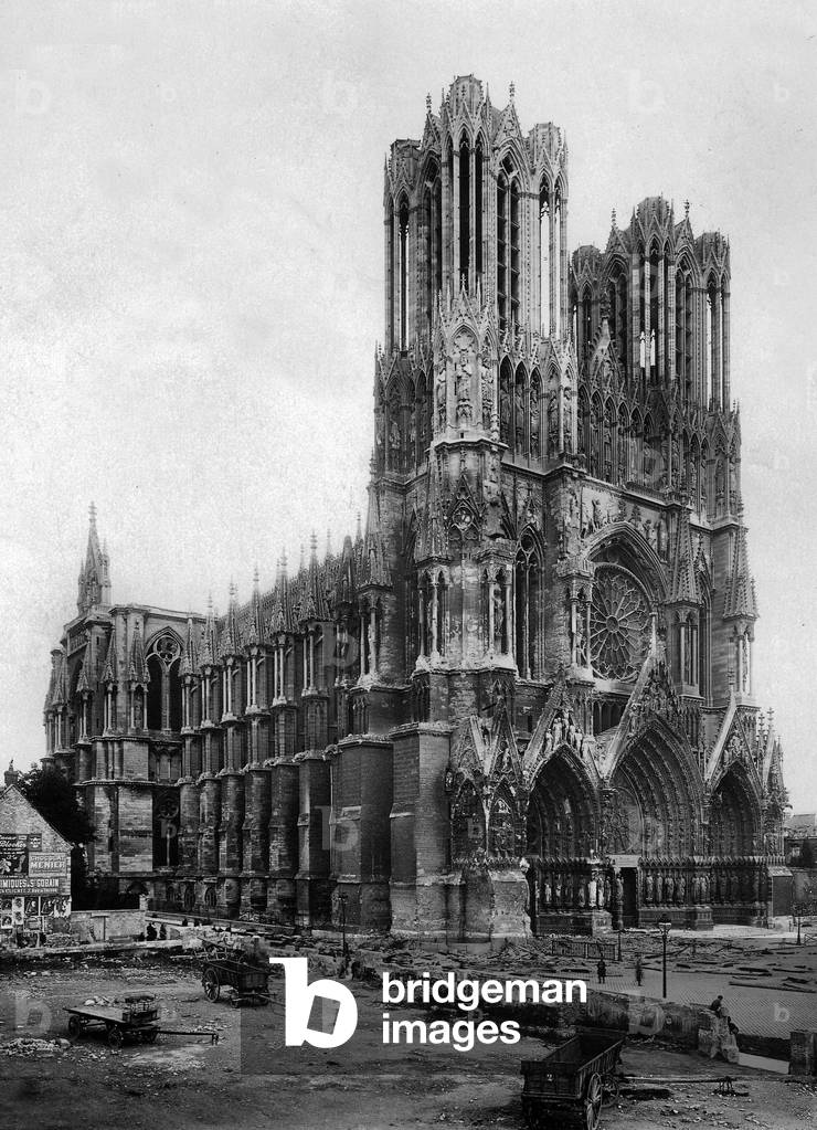 Ruins of French city Reims : View of the cathedral after german bombings c. 1915