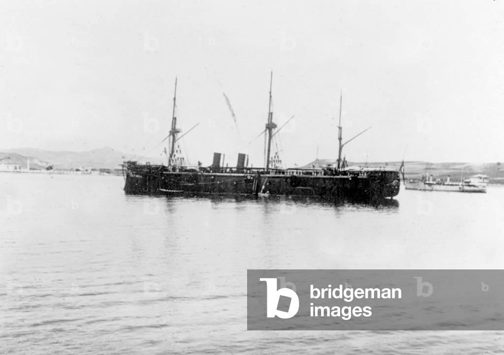 Attack of the Dardanelles by the Allies 1915 : turkish battleships blocked in the straits