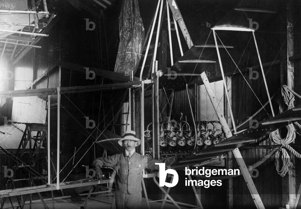 Alberto Santos Dumont (1873-1932), aerostat pilot, Bresilian air pioneer, here in august 1907