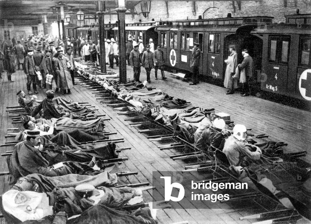 Departure of wounded and injured soldiers abord hospital-train from Cambrai, North of France, in 1916