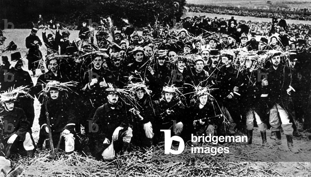 belgian soldiers using camouflage in the fields during the great war