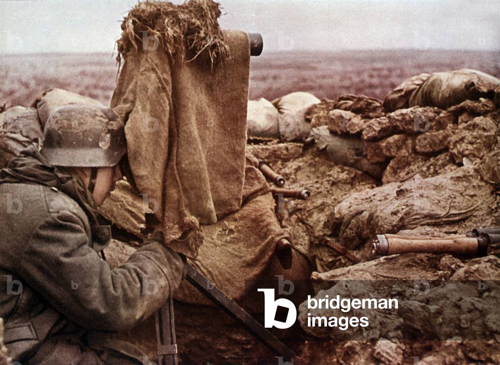 Ww2 : german infantryman on the lookou